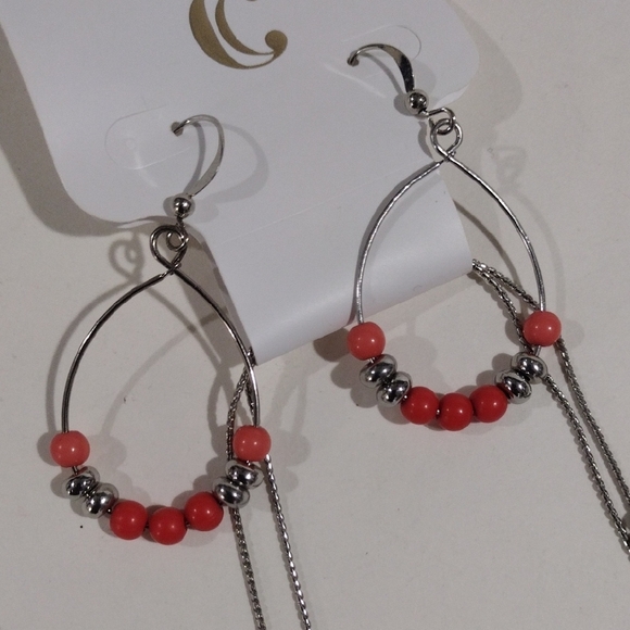 Elegant Silver and Coral Beaded Jewelry Set - Picture 9 of 11